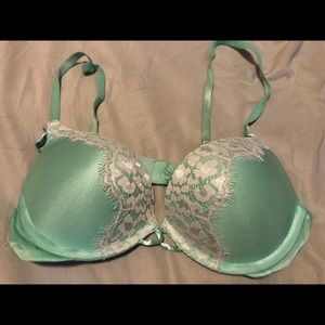 Victoria’s Secret bombshell plunge bra